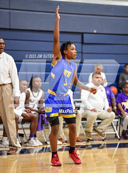 Thumbnail 3 in Washington vs Center (UIL 4A Reg III Semifinal) photogallery.