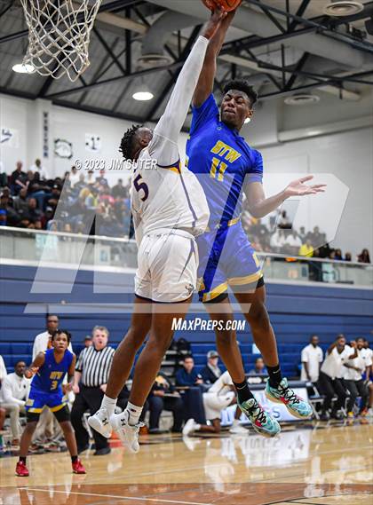 Thumbnail 1 in Washington vs Center (UIL 4A Reg III Semifinal) photogallery.