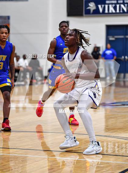 Thumbnail 2 in Washington vs Center (UIL 4A Reg III Semifinal) photogallery.