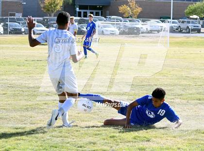 Thumbnail 2 in Desert Oasis vs Bishop Gorman photogallery.