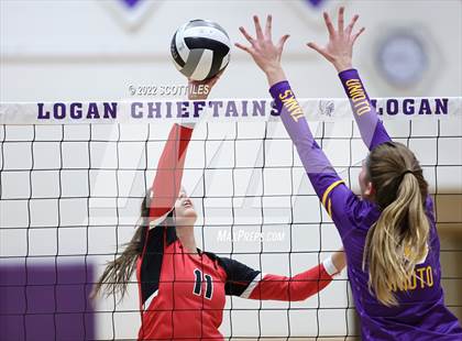 Thumbnail 3 in Unioto vs. Circleville (OHSAA D2 District) photogallery.