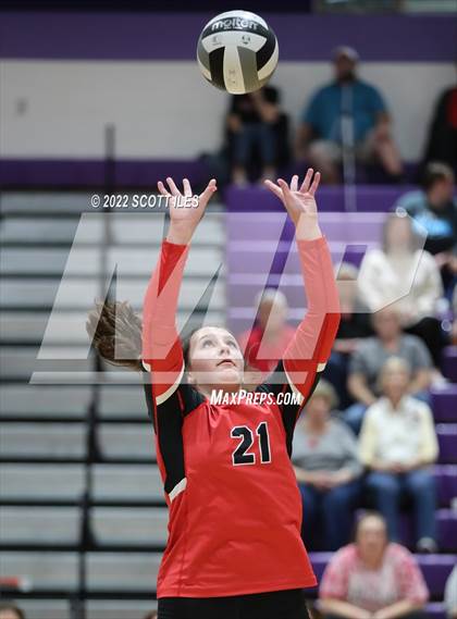 Thumbnail 2 in Unioto vs. Circleville (OHSAA D2 District) photogallery.