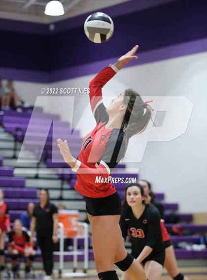 Thumbnail 3 in Unioto vs. Circleville (OHSAA D2 District) photogallery.