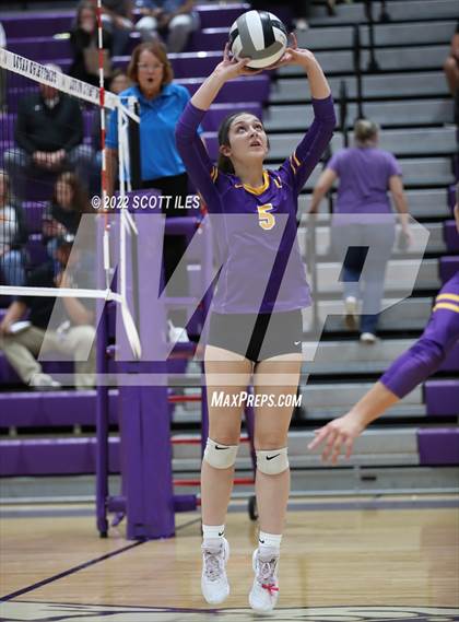 Thumbnail 1 in Unioto vs. Circleville (OHSAA D2 District) photogallery.
