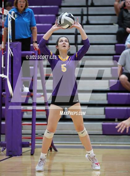 Thumbnail 2 in Unioto vs. Circleville (OHSAA D2 District) photogallery.