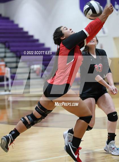 Thumbnail 1 in Unioto vs. Circleville (OHSAA D2 District) photogallery.