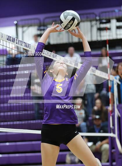 Thumbnail 3 in Unioto vs. Circleville (OHSAA D2 District) photogallery.