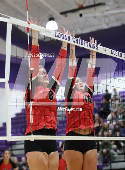 Thumbnail 2 in Unioto vs. Circleville (OHSAA D2 District) photogallery.