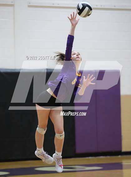 Thumbnail 1 in Unioto vs. Circleville (OHSAA D2 District) photogallery.