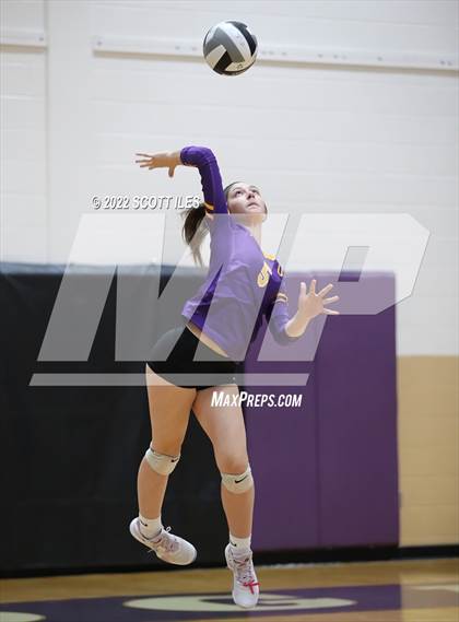 Thumbnail 2 in Unioto vs. Circleville (OHSAA D2 District) photogallery.