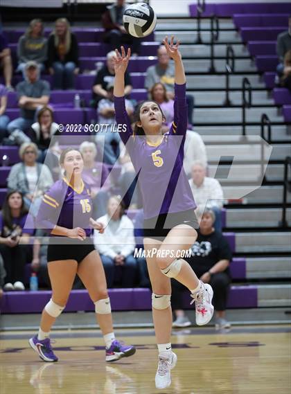 Thumbnail 3 in Unioto vs. Circleville (OHSAA D2 District) photogallery.