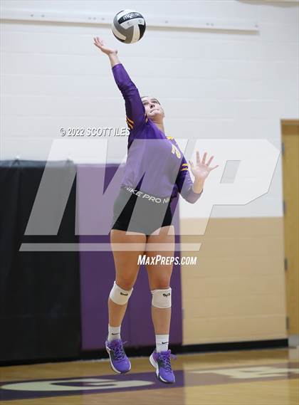 Thumbnail 1 in Unioto vs. Circleville (OHSAA D2 District) photogallery.