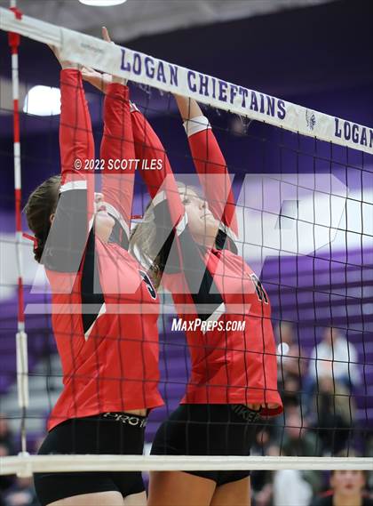 Thumbnail 2 in Unioto vs. Circleville (OHSAA D2 District) photogallery.