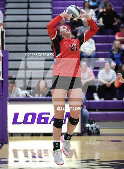 Thumbnail 3 in Unioto vs. Circleville (OHSAA D2 District) photogallery.