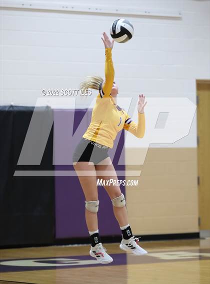 Thumbnail 3 in Unioto vs. Circleville (OHSAA D2 District) photogallery.
