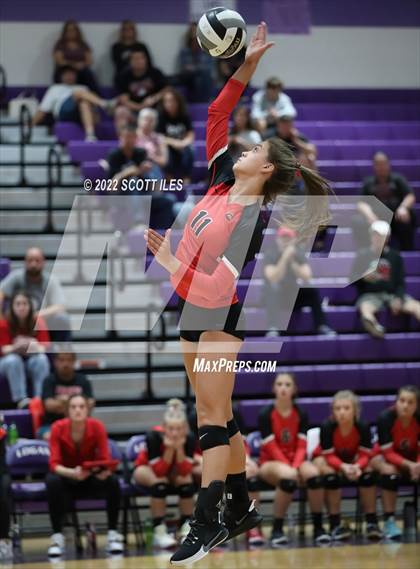 Thumbnail 2 in Unioto vs. Circleville (OHSAA D2 District) photogallery.