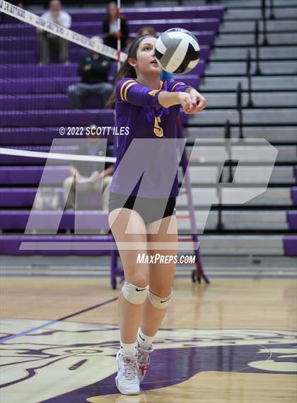 Thumbnail 1 in Unioto vs. Circleville (OHSAA D2 District) photogallery.