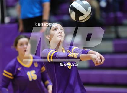Thumbnail 3 in Unioto vs. Circleville (OHSAA D2 District) photogallery.