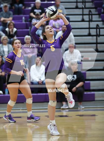 Thumbnail 2 in Unioto vs. Circleville (OHSAA D2 District) photogallery.