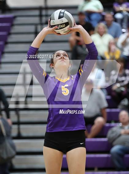 Thumbnail 1 in Unioto vs. Circleville (OHSAA D2 District) photogallery.