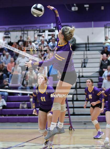 Thumbnail 1 in Unioto vs. Circleville (OHSAA D2 District) photogallery.