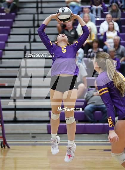 Thumbnail 1 in Unioto vs. Circleville (OHSAA D2 District) photogallery.