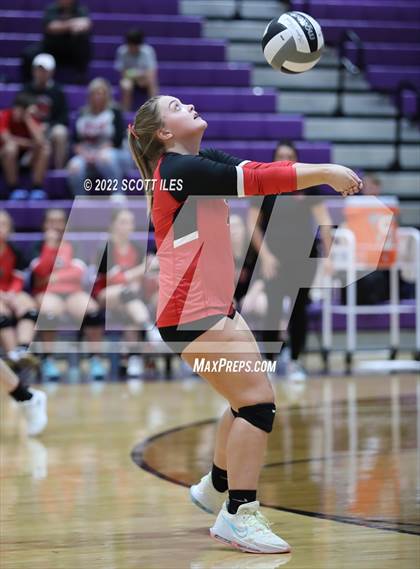 Thumbnail 3 in Unioto vs. Circleville (OHSAA D2 District) photogallery.