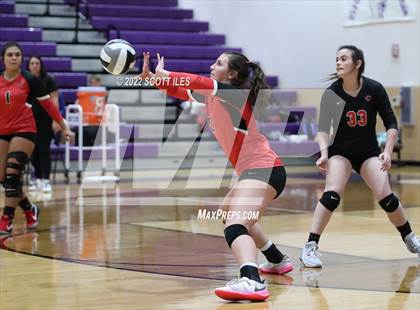 Thumbnail 2 in Unioto vs. Circleville (OHSAA D2 District) photogallery.