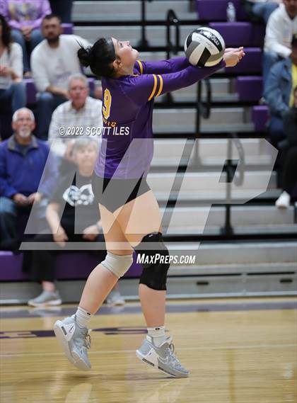 Thumbnail 2 in Unioto vs. Circleville (OHSAA D2 District) photogallery.