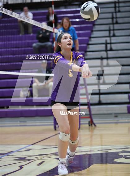 Thumbnail 3 in Unioto vs. Circleville (OHSAA D2 District) photogallery.