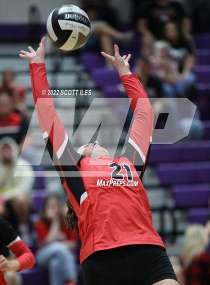 Thumbnail 1 in Unioto vs. Circleville (OHSAA D2 District) photogallery.