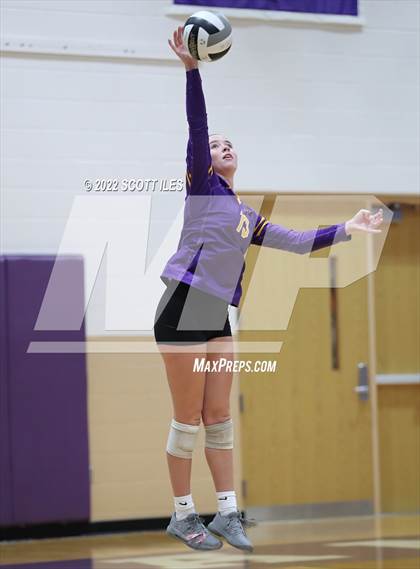 Thumbnail 2 in Unioto vs. Circleville (OHSAA D2 District) photogallery.
