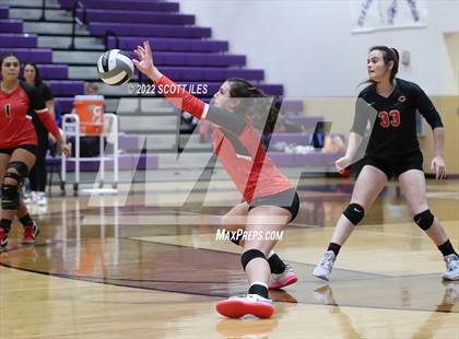 Thumbnail 3 in Unioto vs. Circleville (OHSAA D2 District) photogallery.