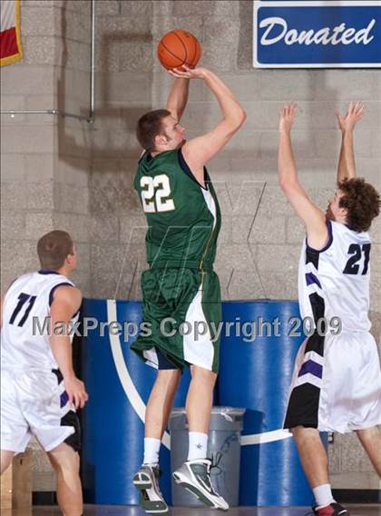 Thumbnail 2 in Brea Olinda vs Carlsbad (MaxPreps Holiday Classic) photogallery.