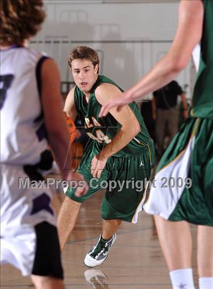 Thumbnail 2 in Brea Olinda vs Carlsbad (MaxPreps Holiday Classic) photogallery.