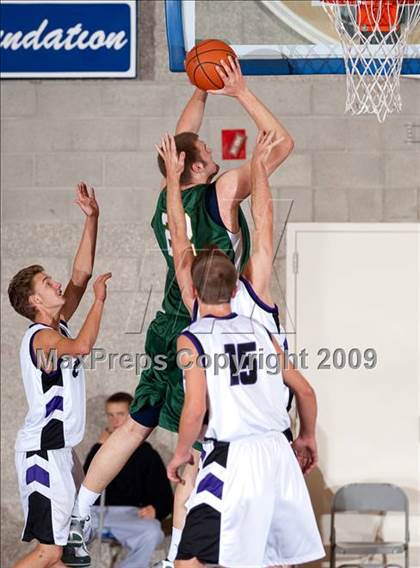 Thumbnail 2 in Brea Olinda vs Carlsbad (MaxPreps Holiday Classic) photogallery.