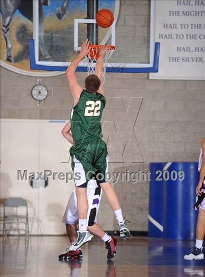 Thumbnail 3 in Brea Olinda vs Carlsbad (MaxPreps Holiday Classic) photogallery.