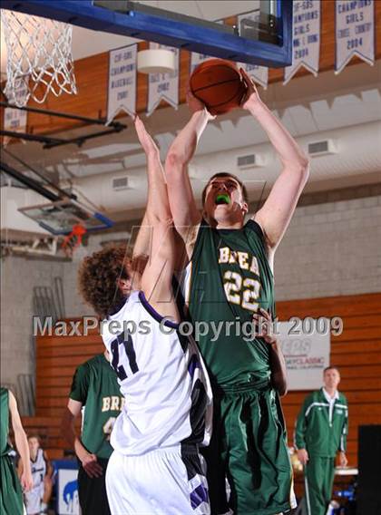 Thumbnail 3 in Brea Olinda vs Carlsbad (MaxPreps Holiday Classic) photogallery.