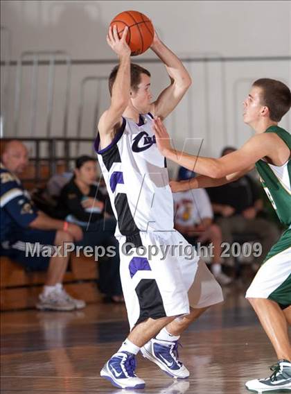 Thumbnail 2 in Brea Olinda vs Carlsbad (MaxPreps Holiday Classic) photogallery.