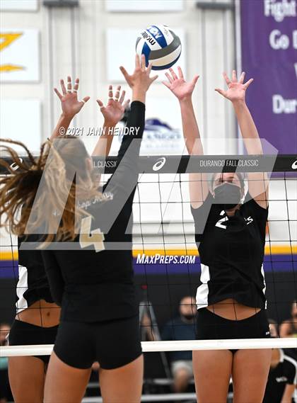 Thumbnail 1 in Village Christian vs. Archbishop Mitty (Durango Fall Classic) photogallery.