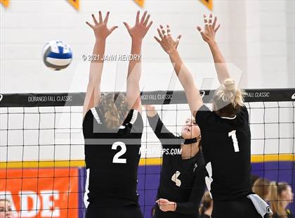 Thumbnail 1 in Village Christian vs. Archbishop Mitty (Durango Fall Classic) photogallery.