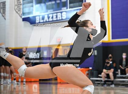 Thumbnail 2 in Village Christian vs. Archbishop Mitty (Durango Fall Classic) photogallery.