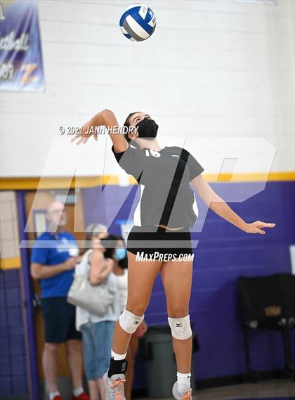 Thumbnail 2 in Village Christian vs. Archbishop Mitty (Durango Fall Classic) photogallery.