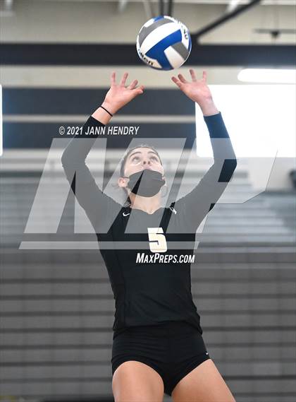 Thumbnail 1 in Village Christian vs. Archbishop Mitty (Durango Fall Classic) photogallery.