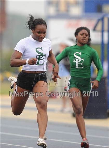 Thumbnail 2 in NCHSAA 4A Track and Field Championships photogallery.