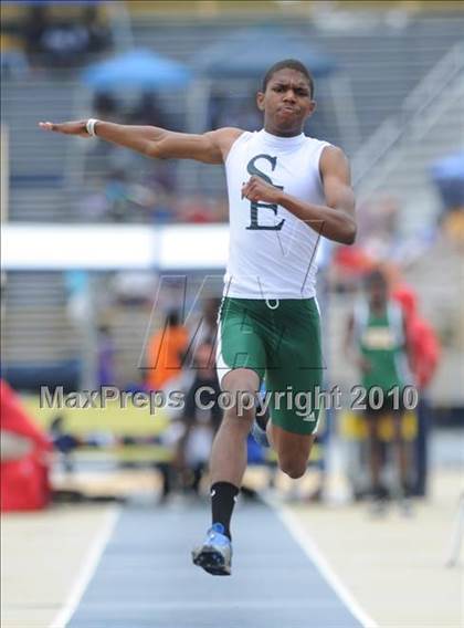 Thumbnail 3 in NCHSAA 4A Track and Field Championships photogallery.