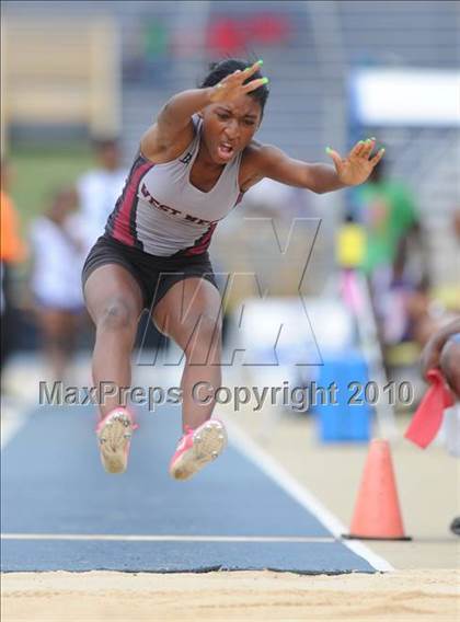 Thumbnail 3 in NCHSAA 4A Track and Field Championships photogallery.