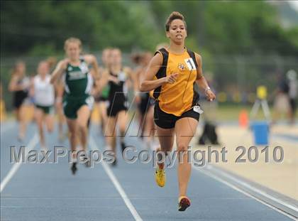 Thumbnail 1 in NCHSAA 4A Track and Field Championships photogallery.