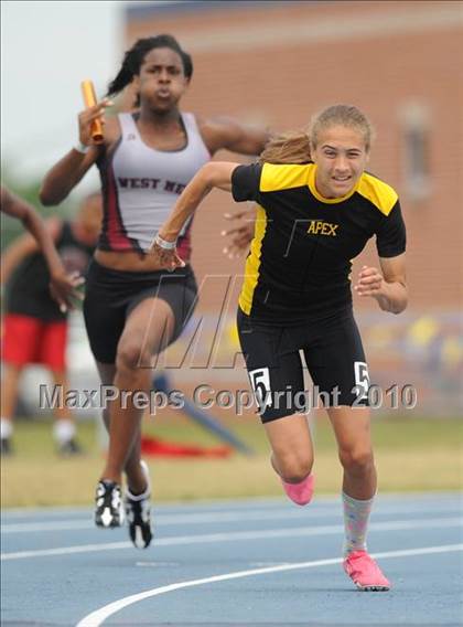Thumbnail 1 in NCHSAA 4A Track and Field Championships photogallery.