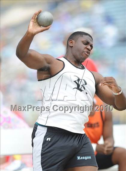 Thumbnail 1 in NCHSAA 4A Track and Field Championships photogallery.